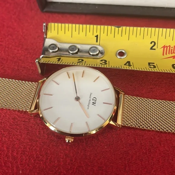 Authentic DW Gold Watch⏱⌚️⭐️ - Picture 15 of 16